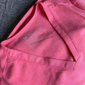 Women’s figs scrub top